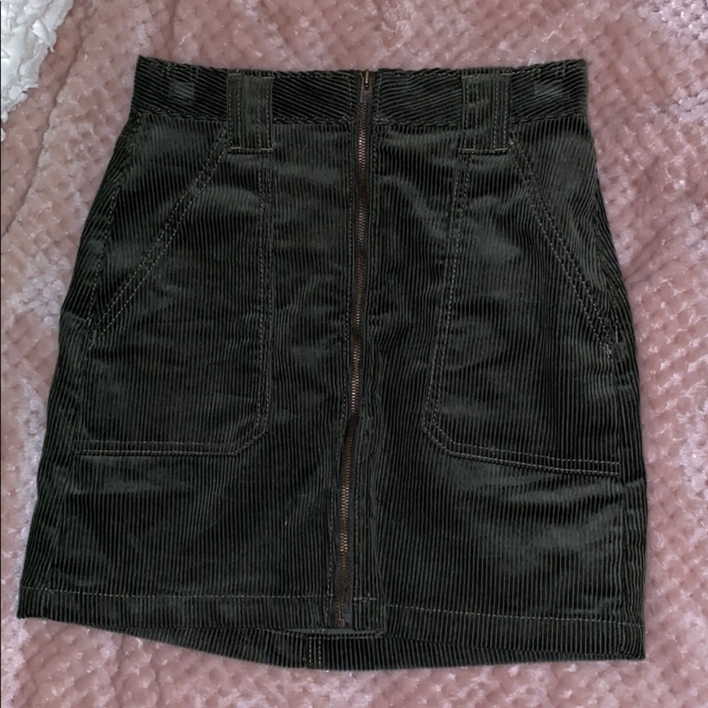GREEN COURDROY SKIRT⚡️